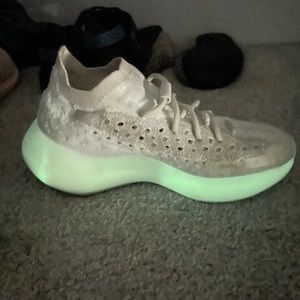 Adidas YEEZY boost 380 “calcite glow” fits size 7